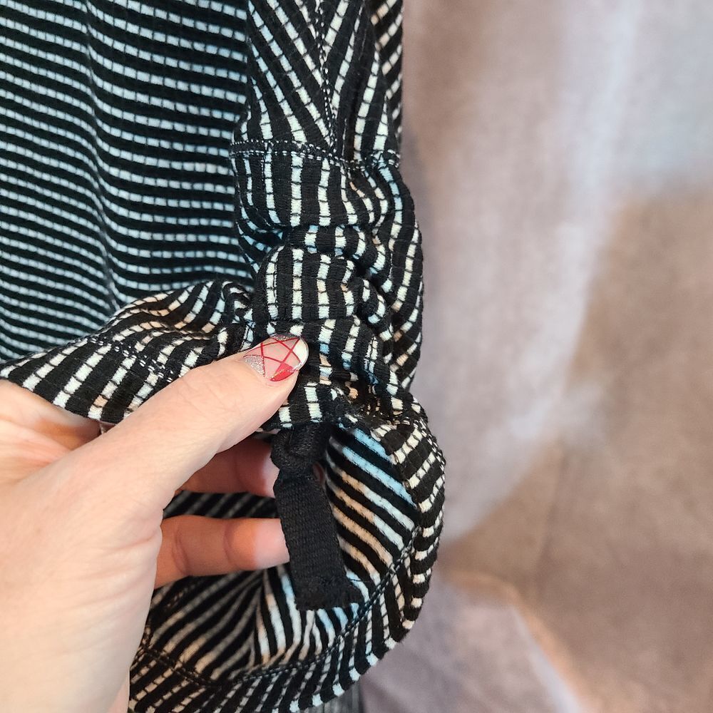 Max Studio Black & White Striped Top - Picture 4 of 6